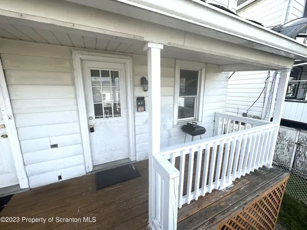 a view of empty room with window