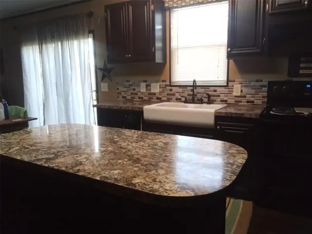 $1,500,000 | 19795 Highway 31, Brownsboro, TX 75756