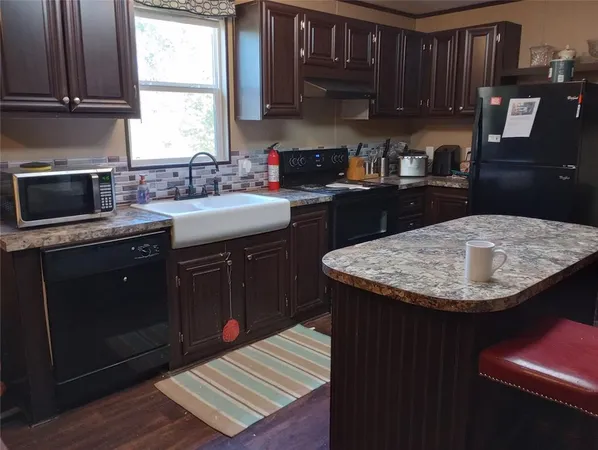 $1,500,000 | 19795 Highway 31, Brownsboro, TX 75756