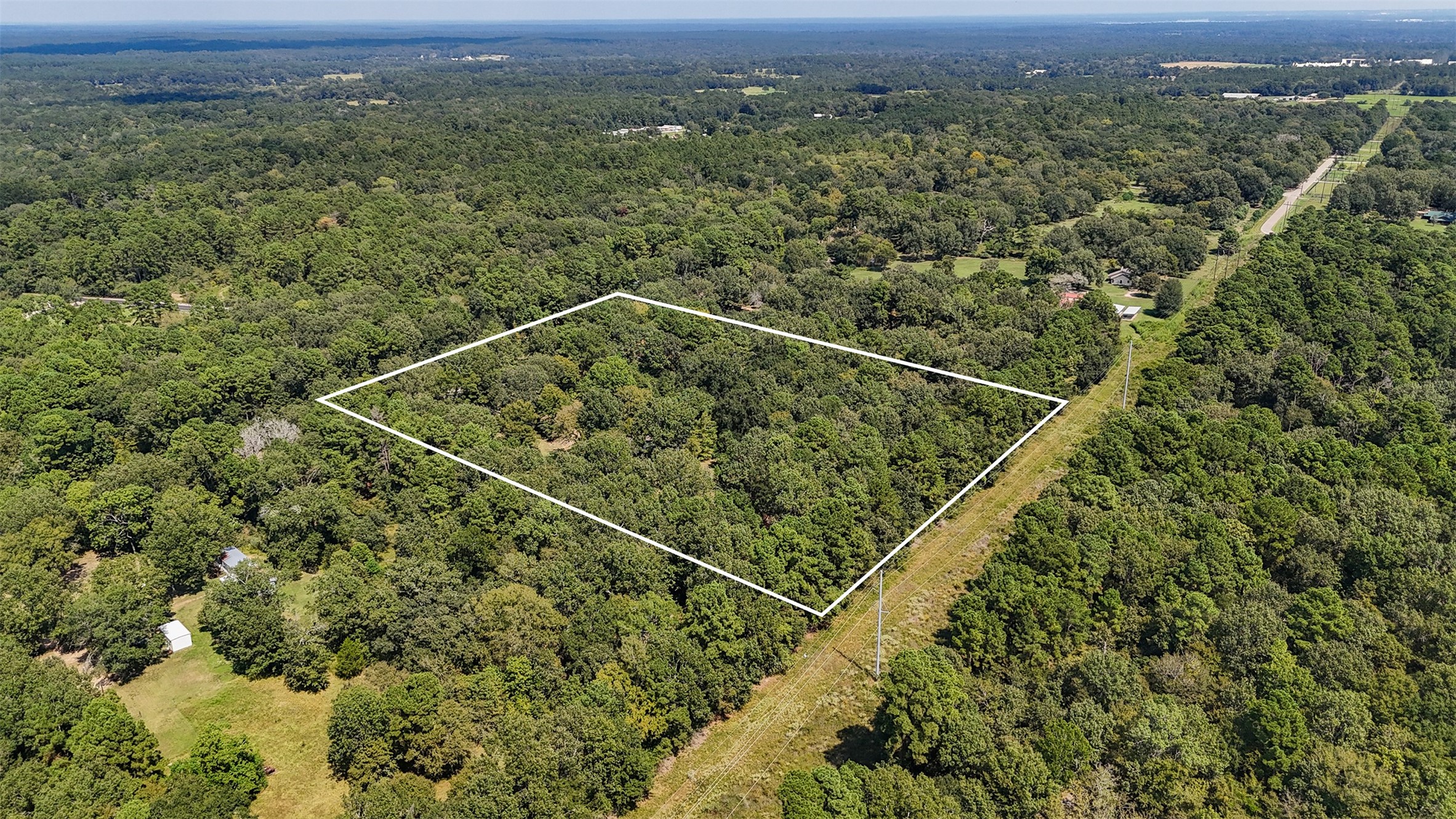 23161 Henson Road Montgomery, TX 77356 - Photo 6 of 10 a view of a balcony with a forest