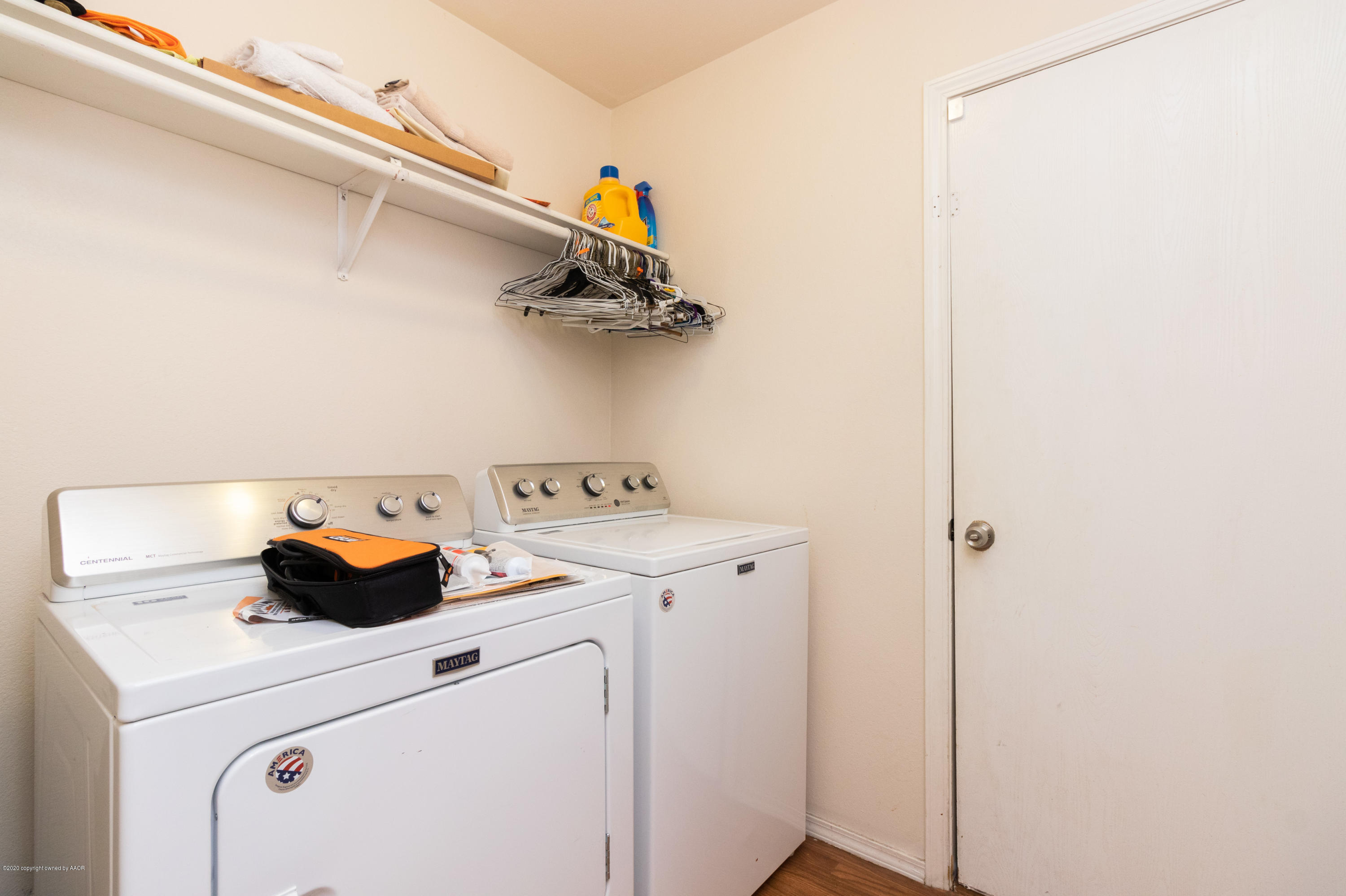 5203 Capulin Lane Amarillo, TX 79110 - Photo 20 of 29 a utility room with dryer and washer