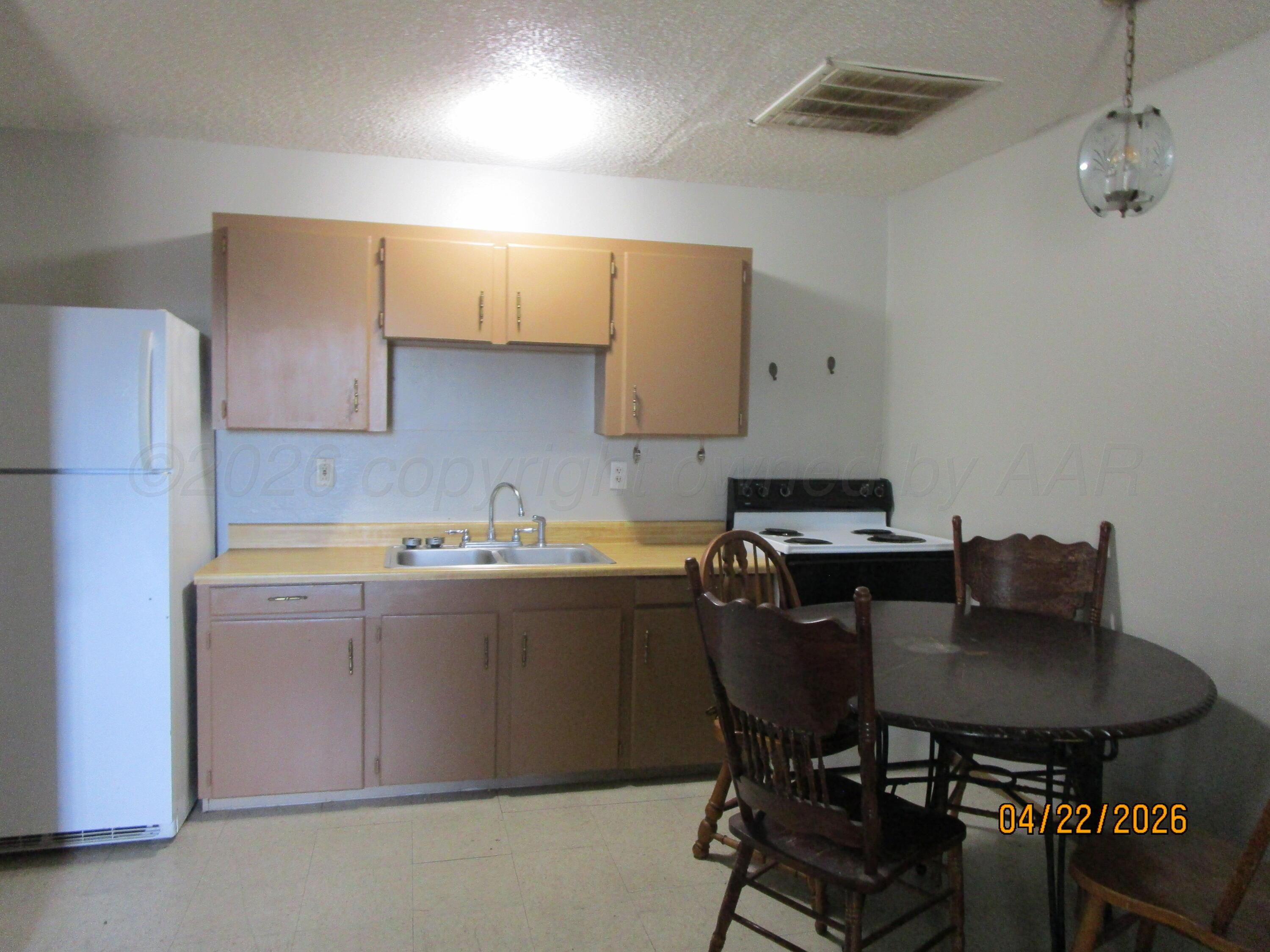 720 Deahl Street Borger, TX 79007 - Photo 3 of 5 a view of kitchen with cabinets table and chairs