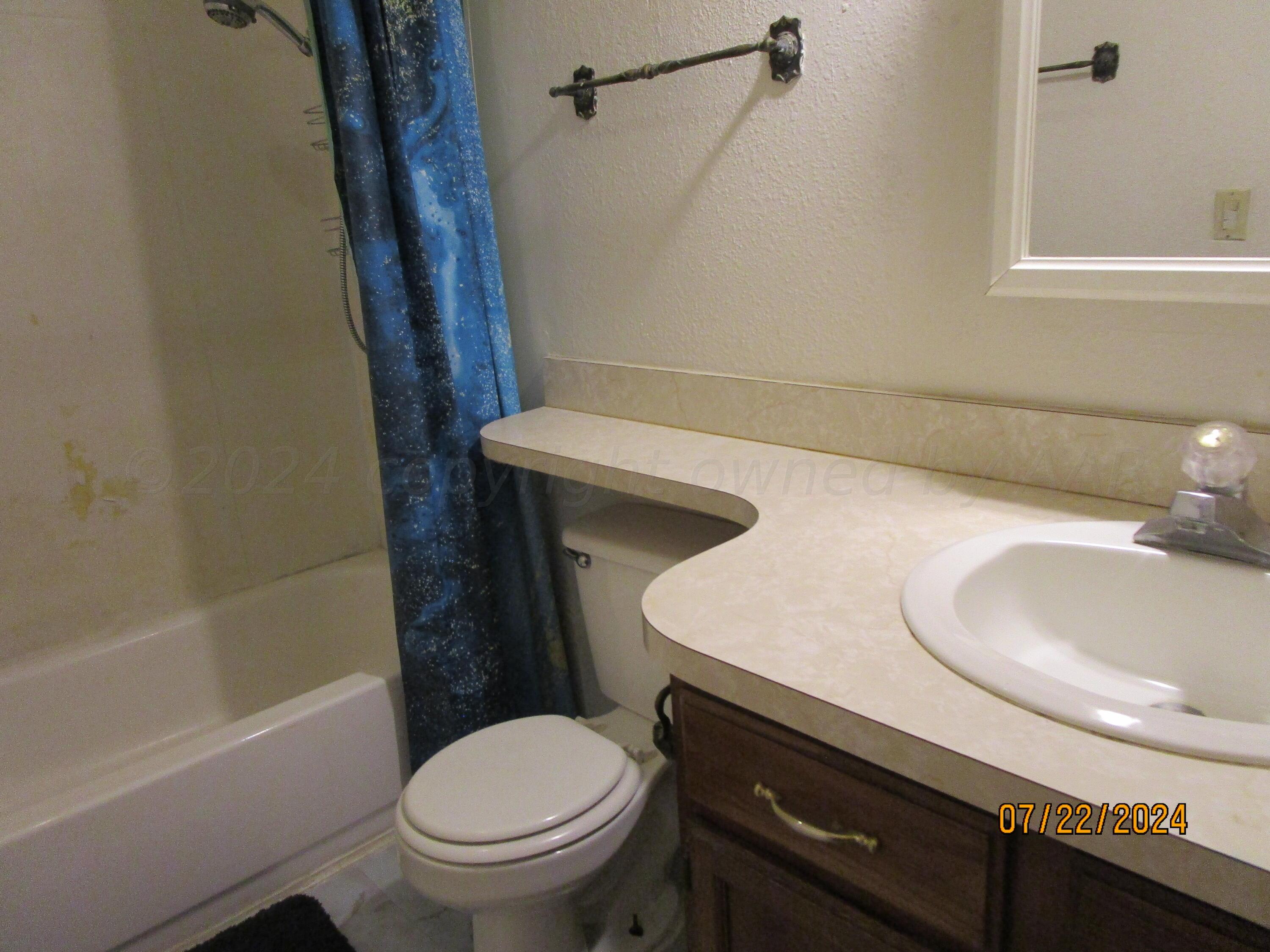720 Deahl Street Borger, TX 79007 - Photo 6 of 6 Bathroom