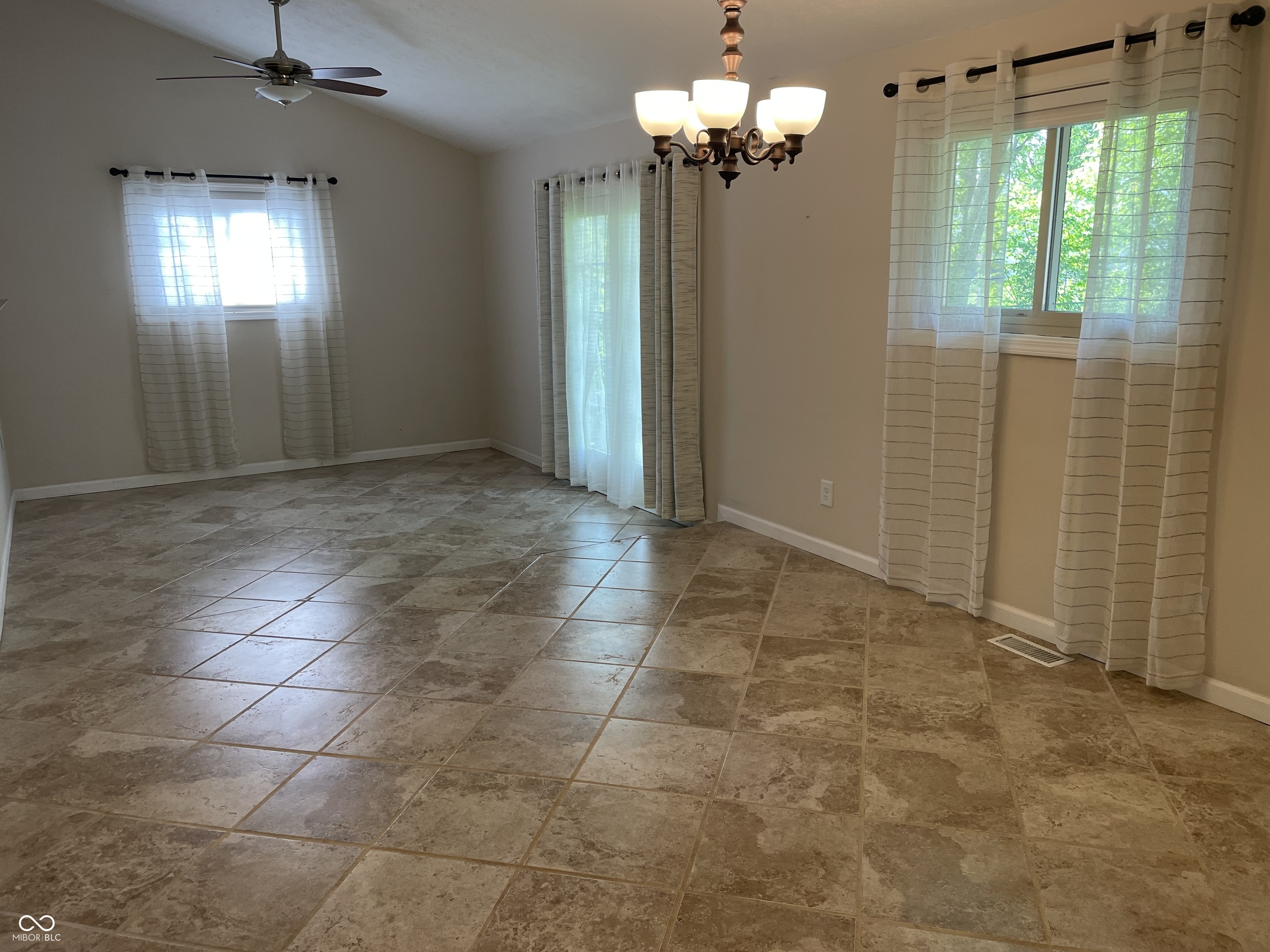 526 Emerson Road Carmel, IN 46032 - Photo 16 of 33 Gallery Image 16