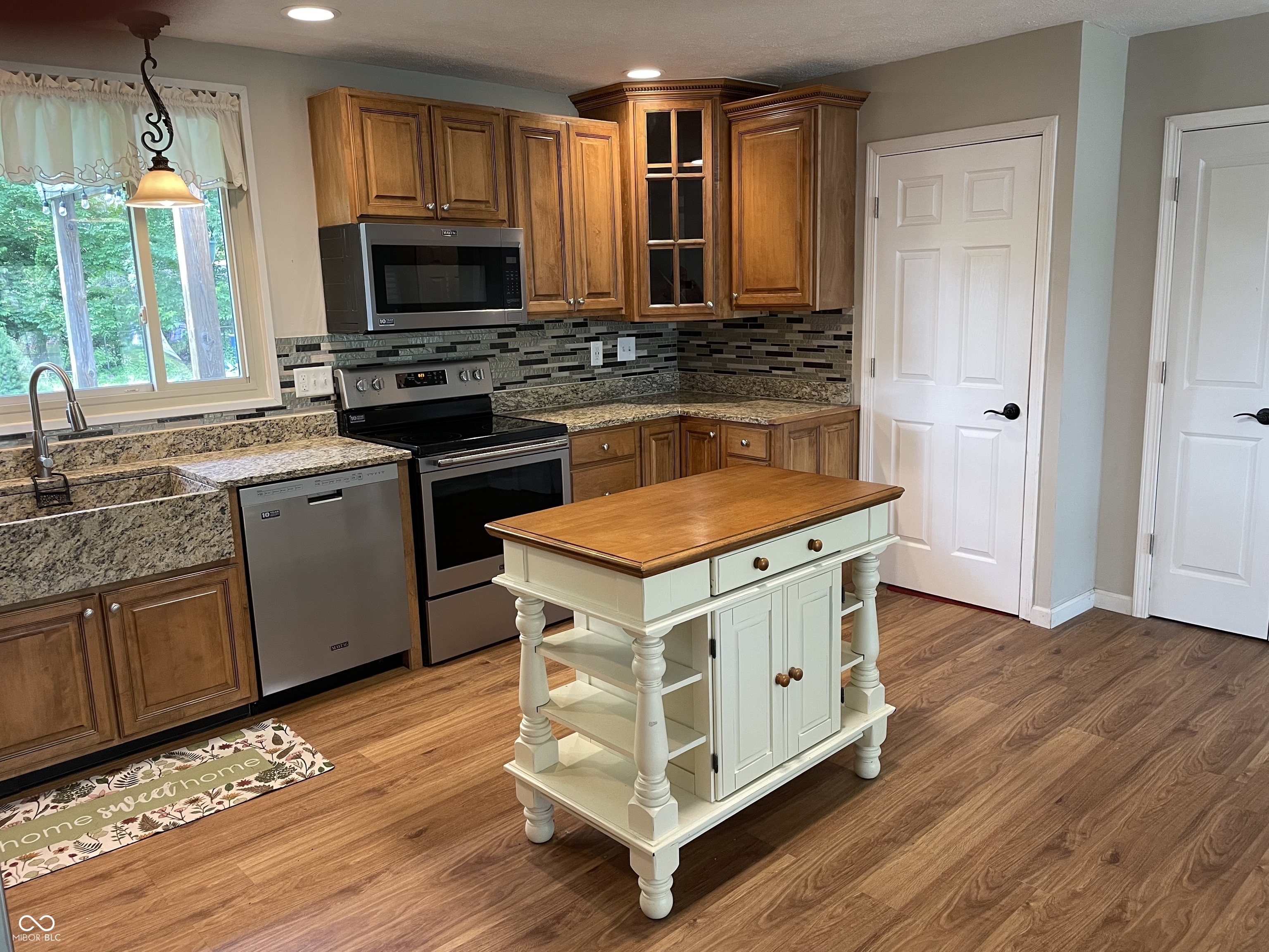 526 Emerson Road Carmel, IN 46032 - Photo 6 of 33 Gallery Image 6