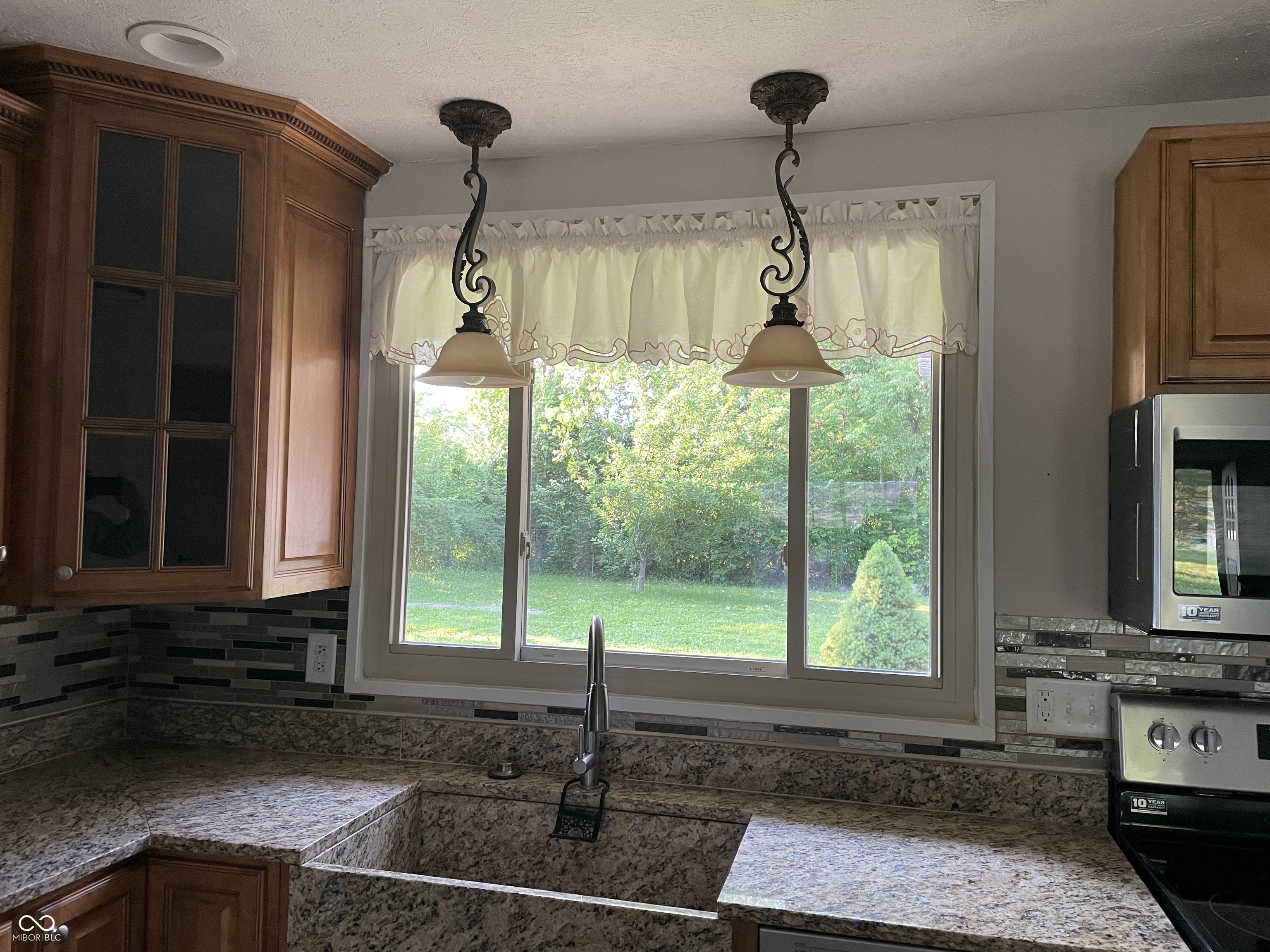 526 Emerson Road Carmel, IN 46032 - Photo 9 of 33 Gallery Image 9