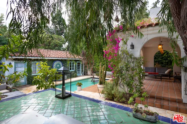 a view of a house with backyard and sitting area