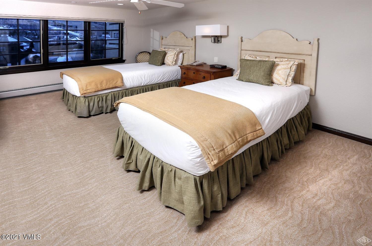 210 Offerson Road, Unit 31748 Beaver Creek, CO 81620 - Photo 7 of 16 a spacious bedroom with two beds and a chandelier