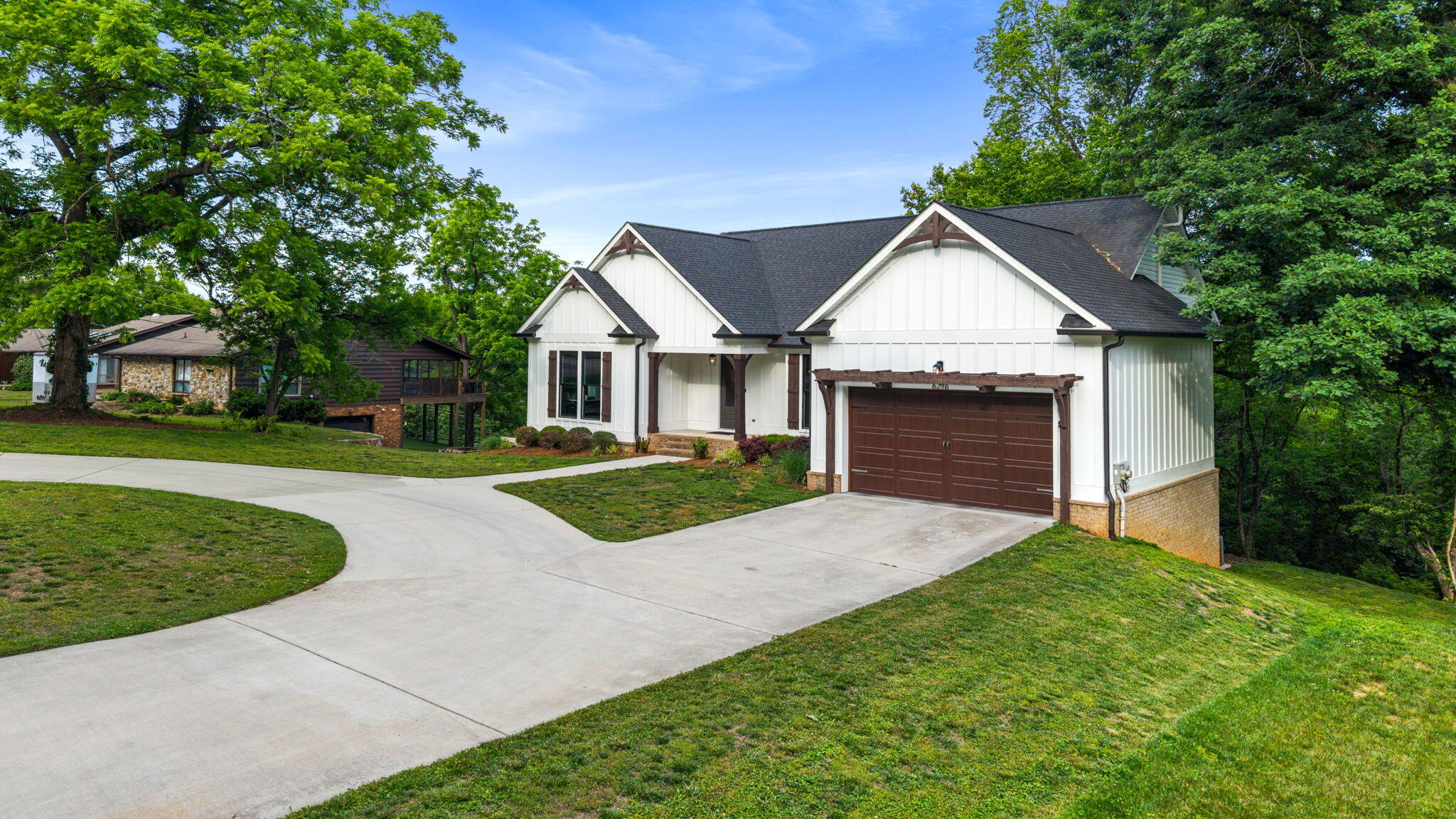 6296 Fairview Road Hixson, TN 37343 - Photo 4 of 59 Right Side View