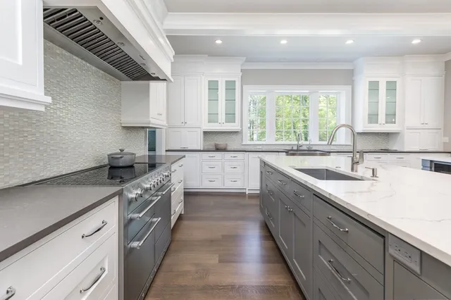 $10,950,000 | 8 Hidden Road, Weston, MA 02493