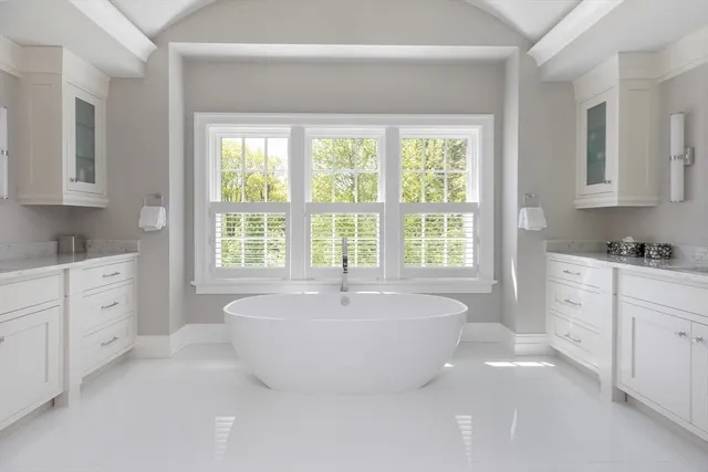 $10,950,000 | 8 Hidden Road, Weston, MA 02493