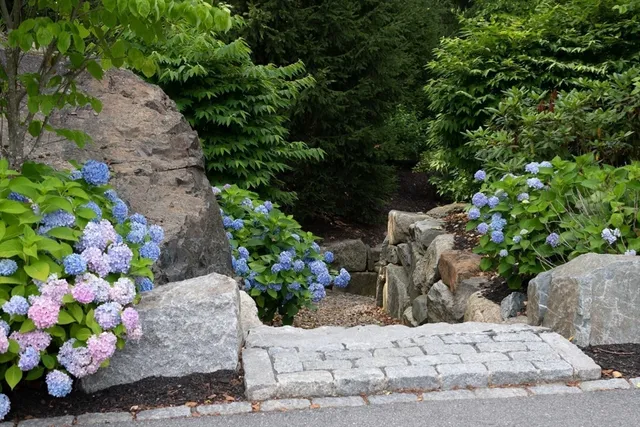 $10,950,000 | 8 Hidden Road, Weston, MA 02493