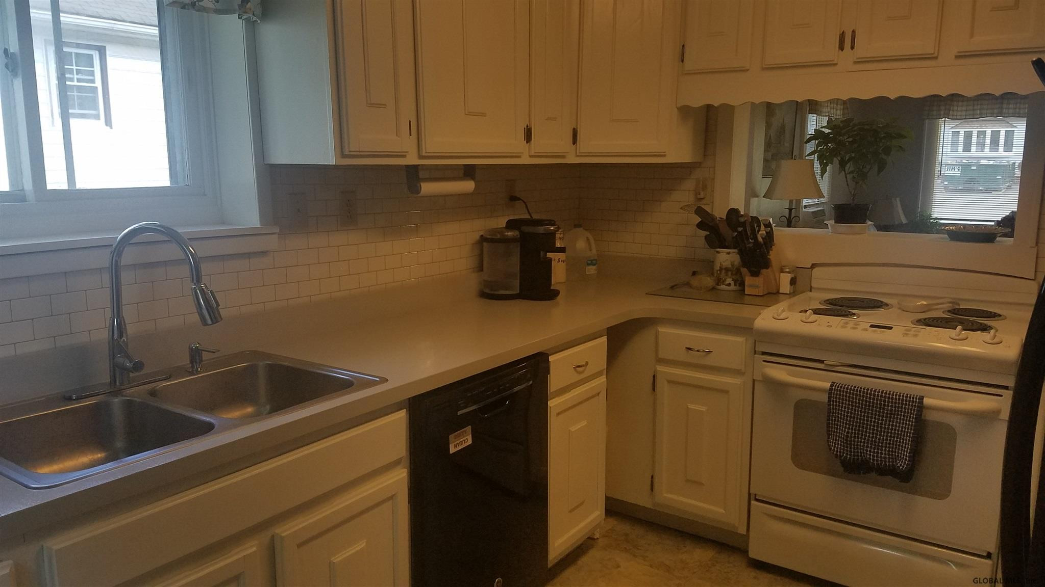 433 Taurus Road Niskayuna, NY 12304 - Photo 8 of 16 Photo 14
