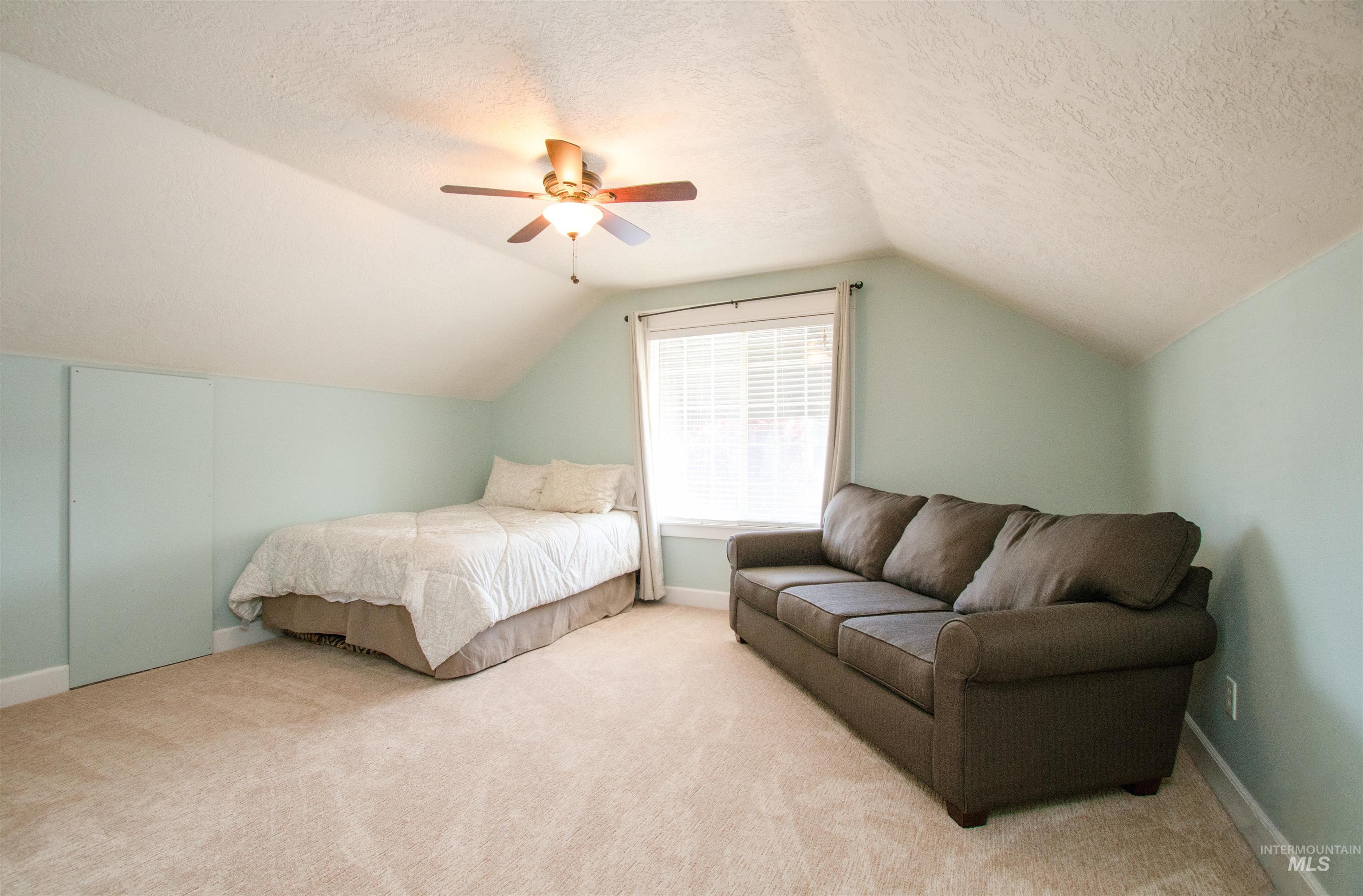 892 South Capitola Way Boise, ID 83712 - Photo 19 of 34 Carpeted room featuring a ceiling fan, sloped ceilings, and window with blinds