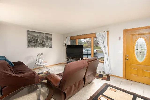 $325,000 | 6209 Sands Road, Crystal Lake, IL 60014