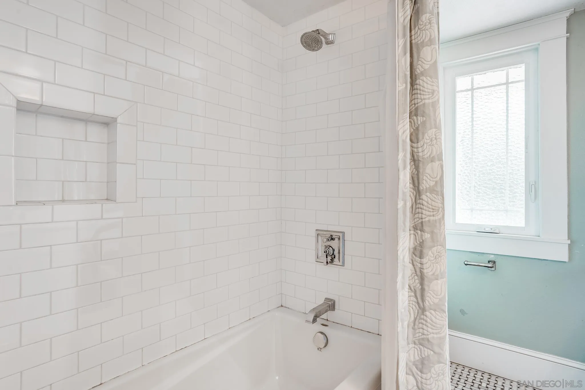 2 The Inlet Coronado, CA 92118 - Photo 27 of 40 a bathroom with a bathtub