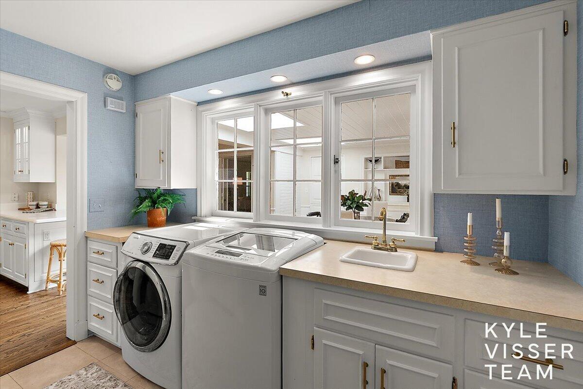 2089 Robinson Road Southeast Grand Rapids, MI 49506 - Photo 41 of 73 Laundry Room