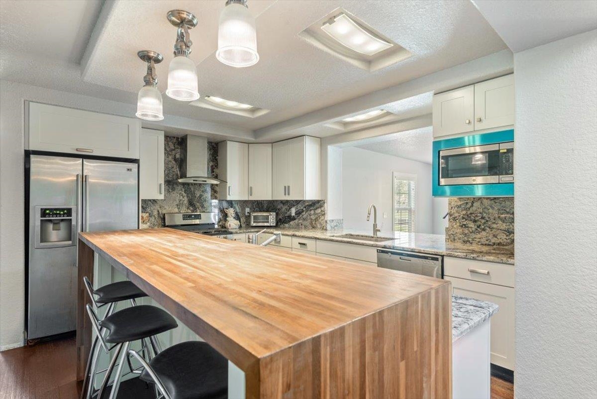 6342 Salado Road St. Augustine, FL 32080 - Photo 20 of 74 a large kitchen with a table and chairs