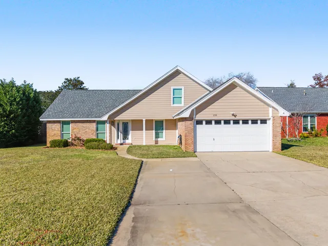 a view of a house with backyard and garden