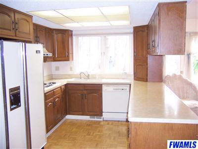 10430 Oaktree Road Fort Wayne, IN 46845 - Photo 4 of 18