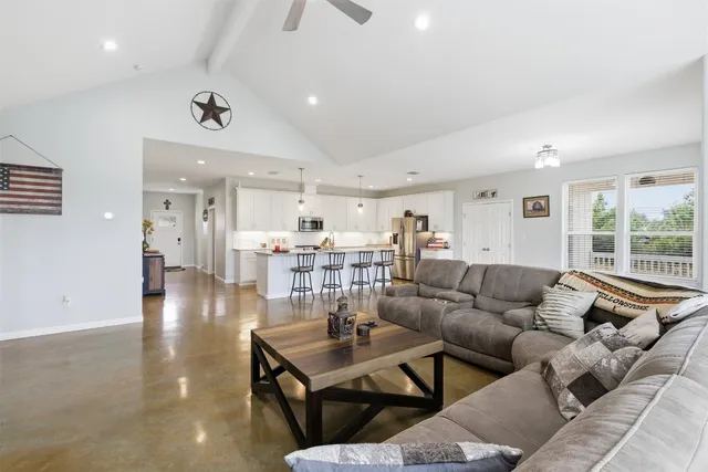 $2,700 | 152 Spring Hollow Trail, Smithville, TX 78957