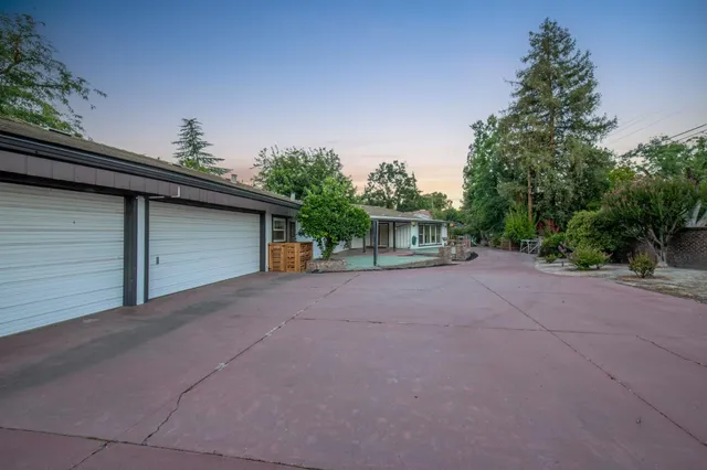 $829,999 | 705 East Alamos Avenue, Fresno, CA 93704