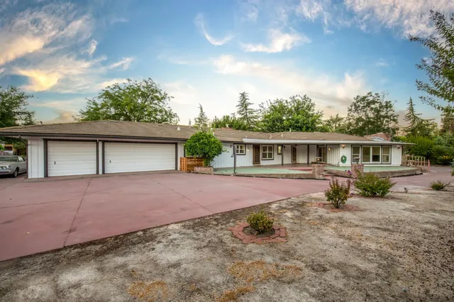 $829,999 | 705 East Alamos Avenue, Fresno, CA 93704
