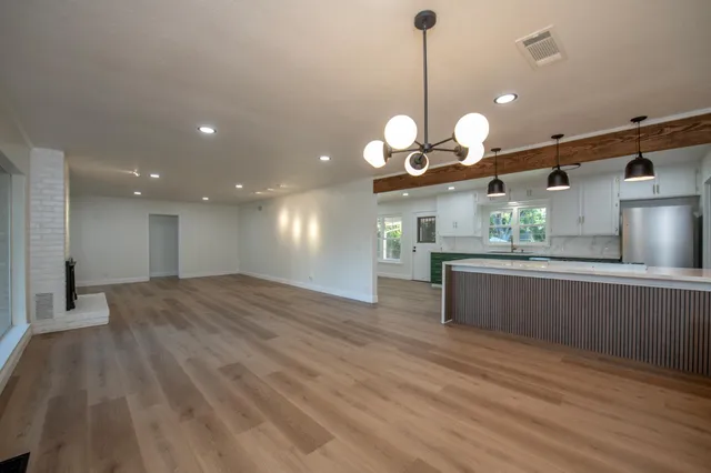 $829,999 | 705 East Alamos Avenue, Fresno, CA 93704