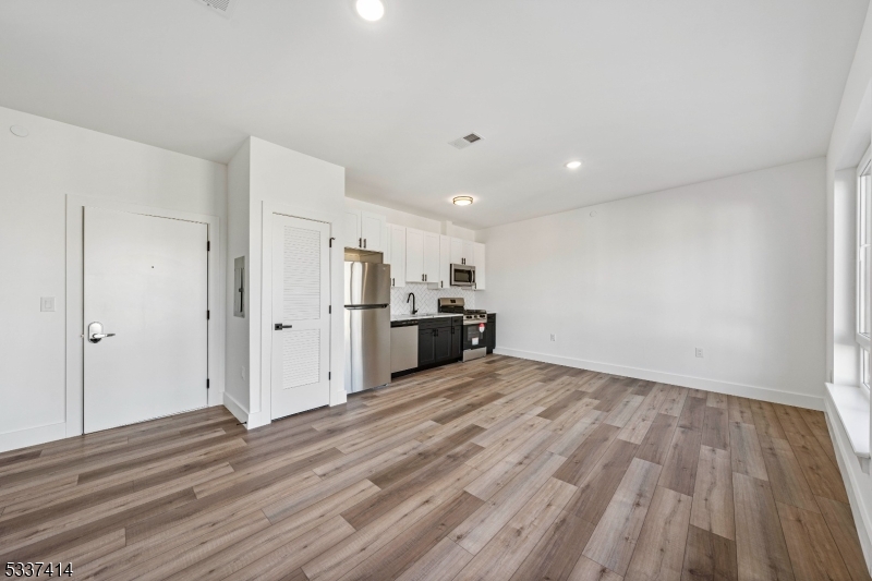 560 13th Avenue, Unit 302 Newark, NJ 07103 - Photo 12 of 23