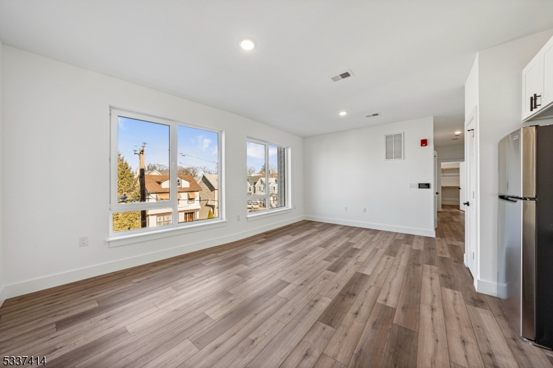 560 13th Avenue, Unit 302 Newark, NJ 07103 - Photo 3 of 23