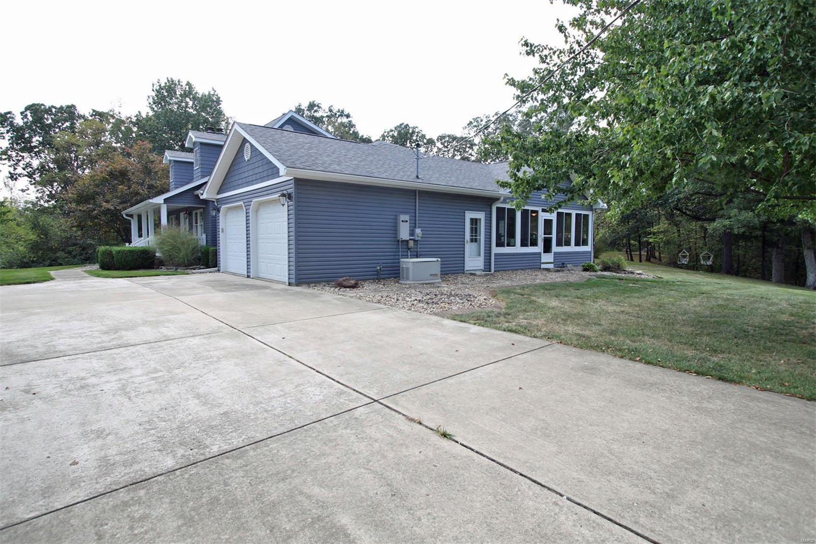 177 Snake Road Dorsey, IL 62021 - Photo 3 of 97