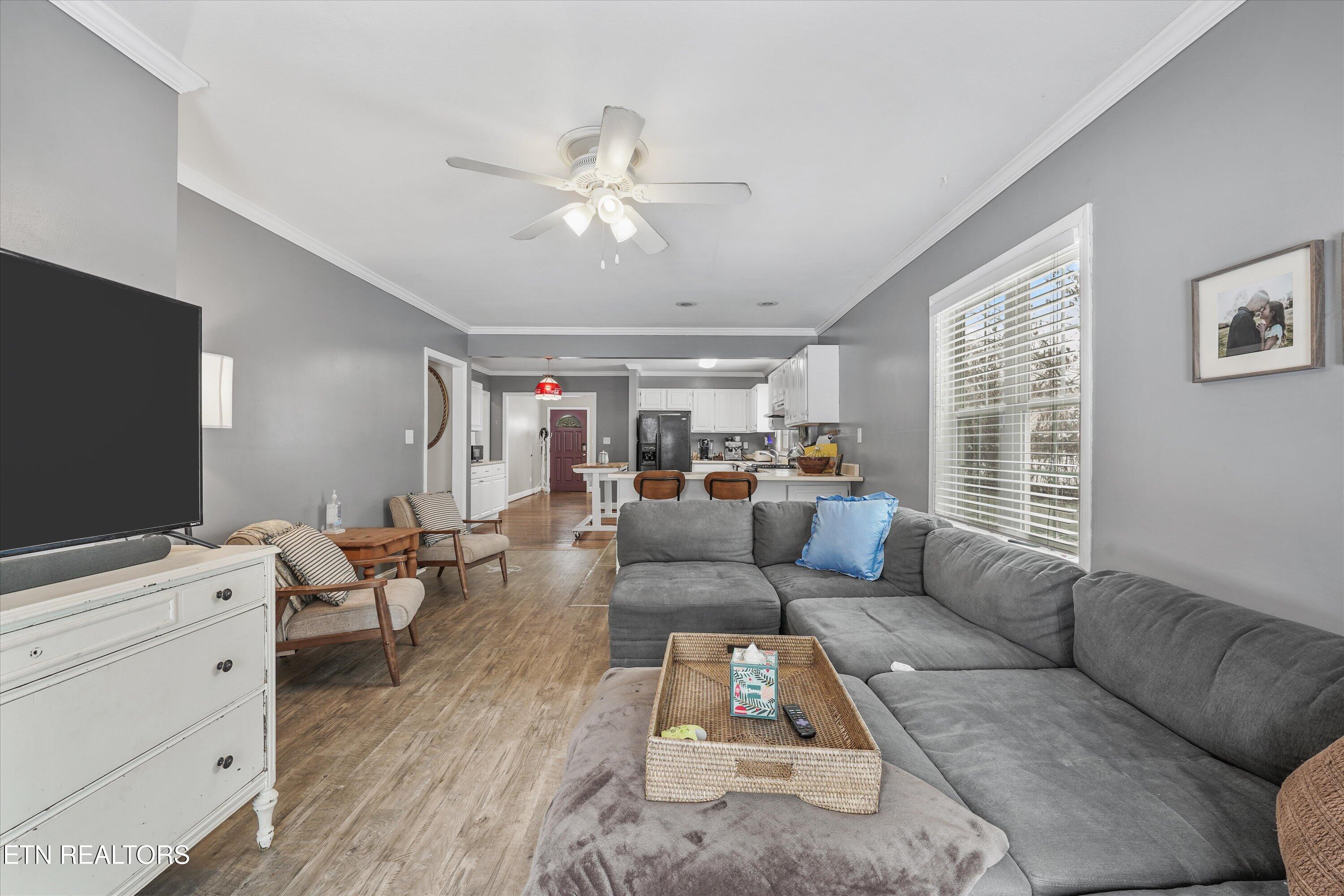 966 Poplar Street Alcoa, TN 37701 - Photo 17 of 34 Living Room