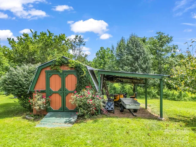 $624,000 | 61 Overbrook Drive, Saluda, NC 28773