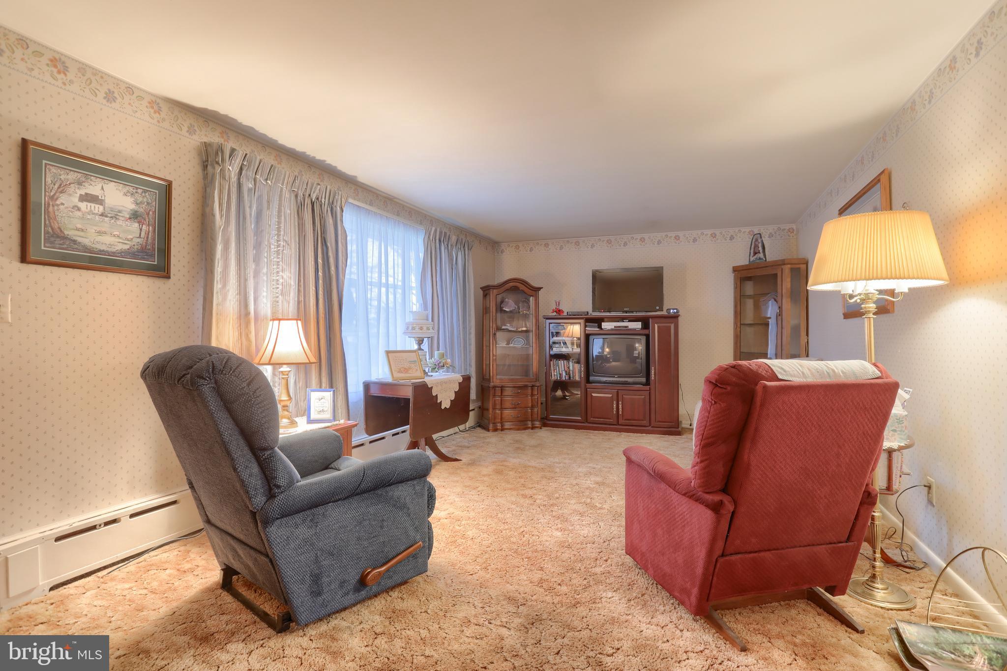 270 Gates Road Hershey, PA 17033 - Photo 6 of 32 Living Room