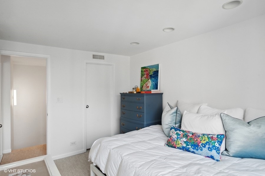 1221 North Dearborn Parkway, Unit PH10N Chicago, IL 60610 - Photo 15 of 23 a bedroom with a bed and a mirror