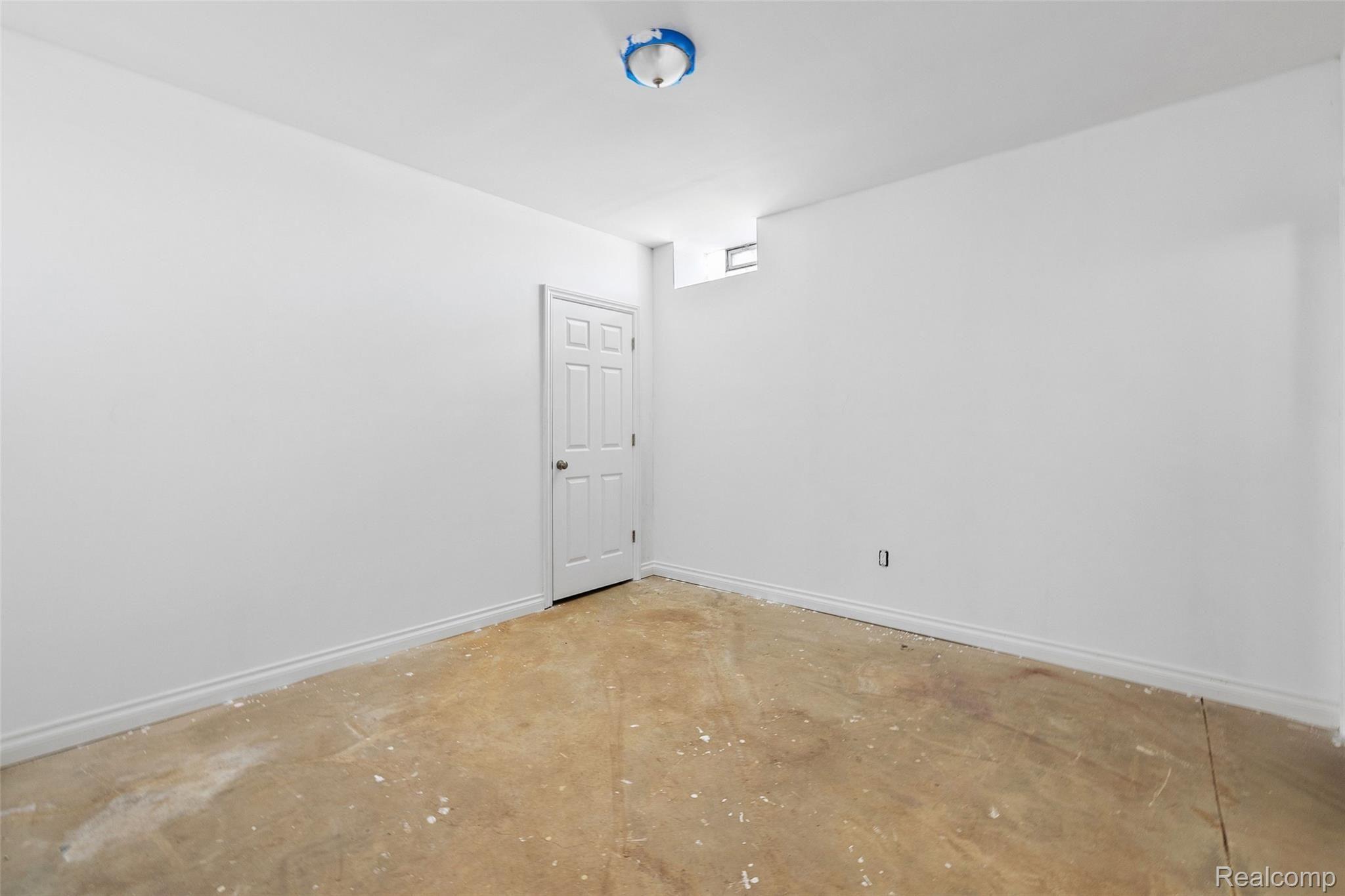 62031 Romeo Plank Road Ray, MI 48096 - Photo 41 of 47 Basement bedroom
