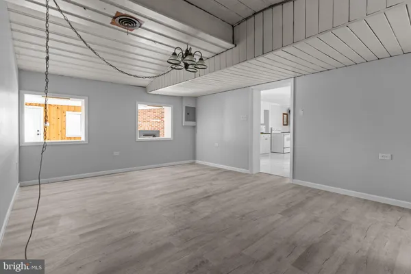 a view of empty room with windows