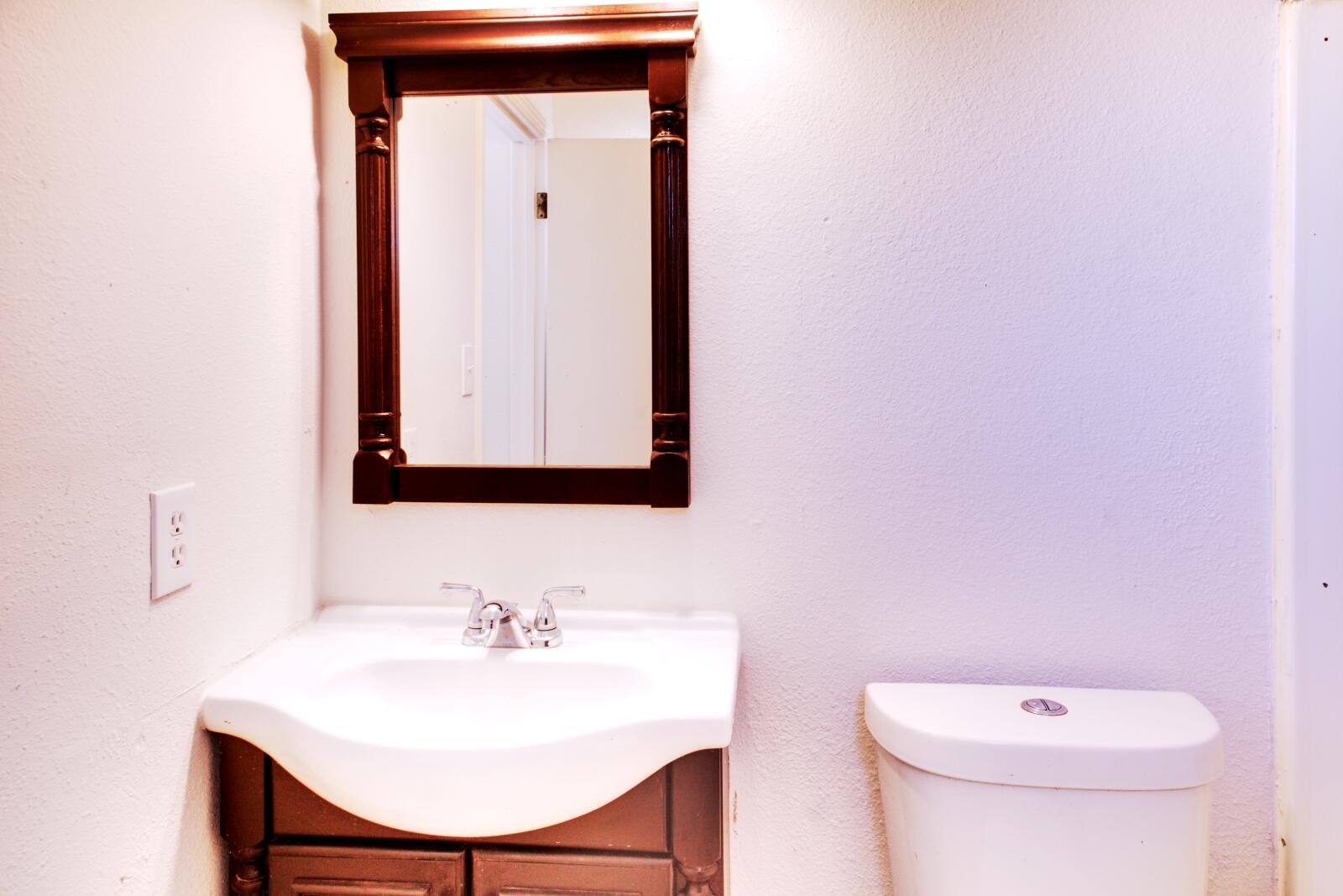 558 Perry Avenue Corcoran, CA 93212 - Photo 31 of 42 editMaster Bath 3.2