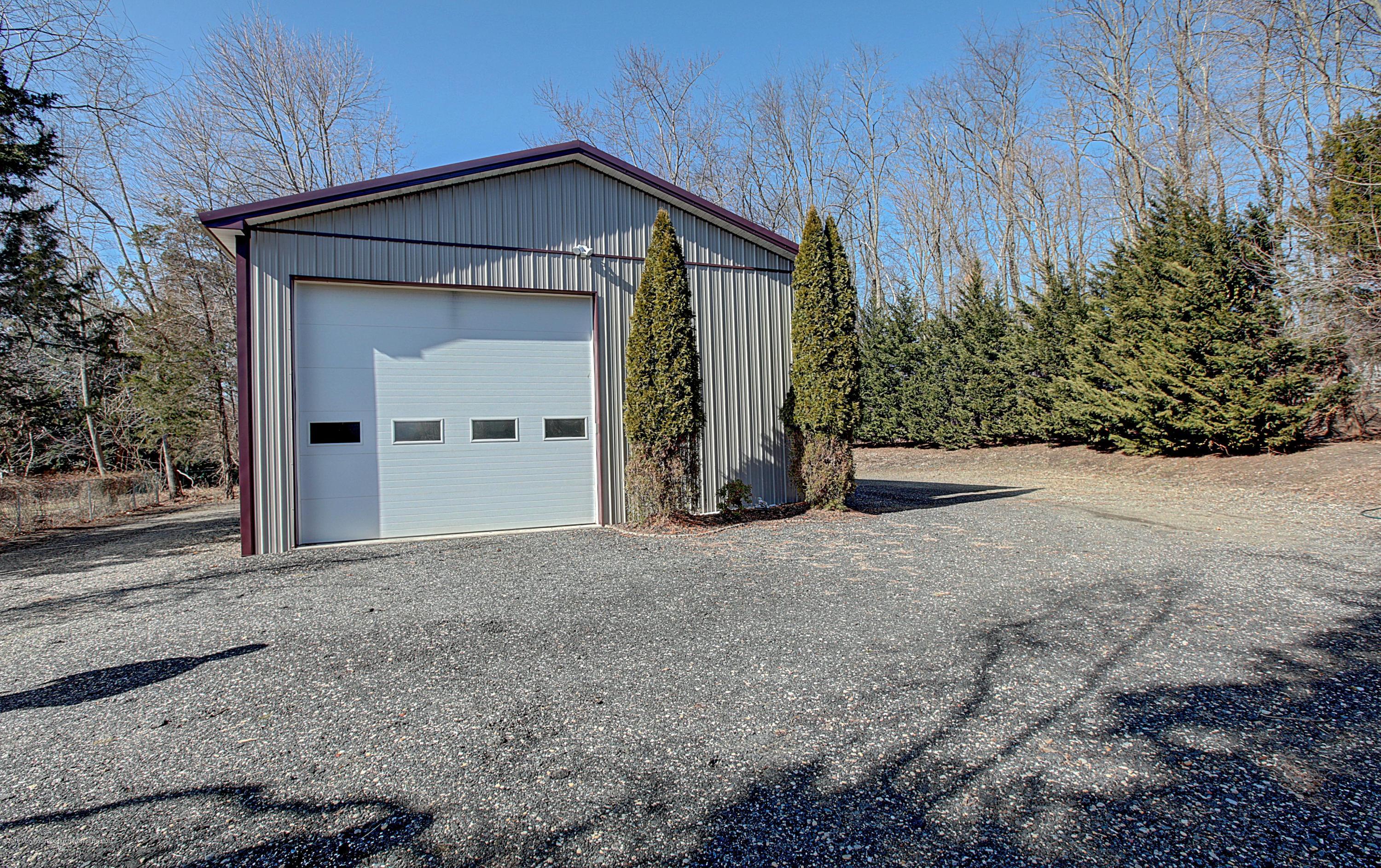 104 South New Prospect Road Jackson, NJ 08527 - Photo 21 of 24 022_Garage