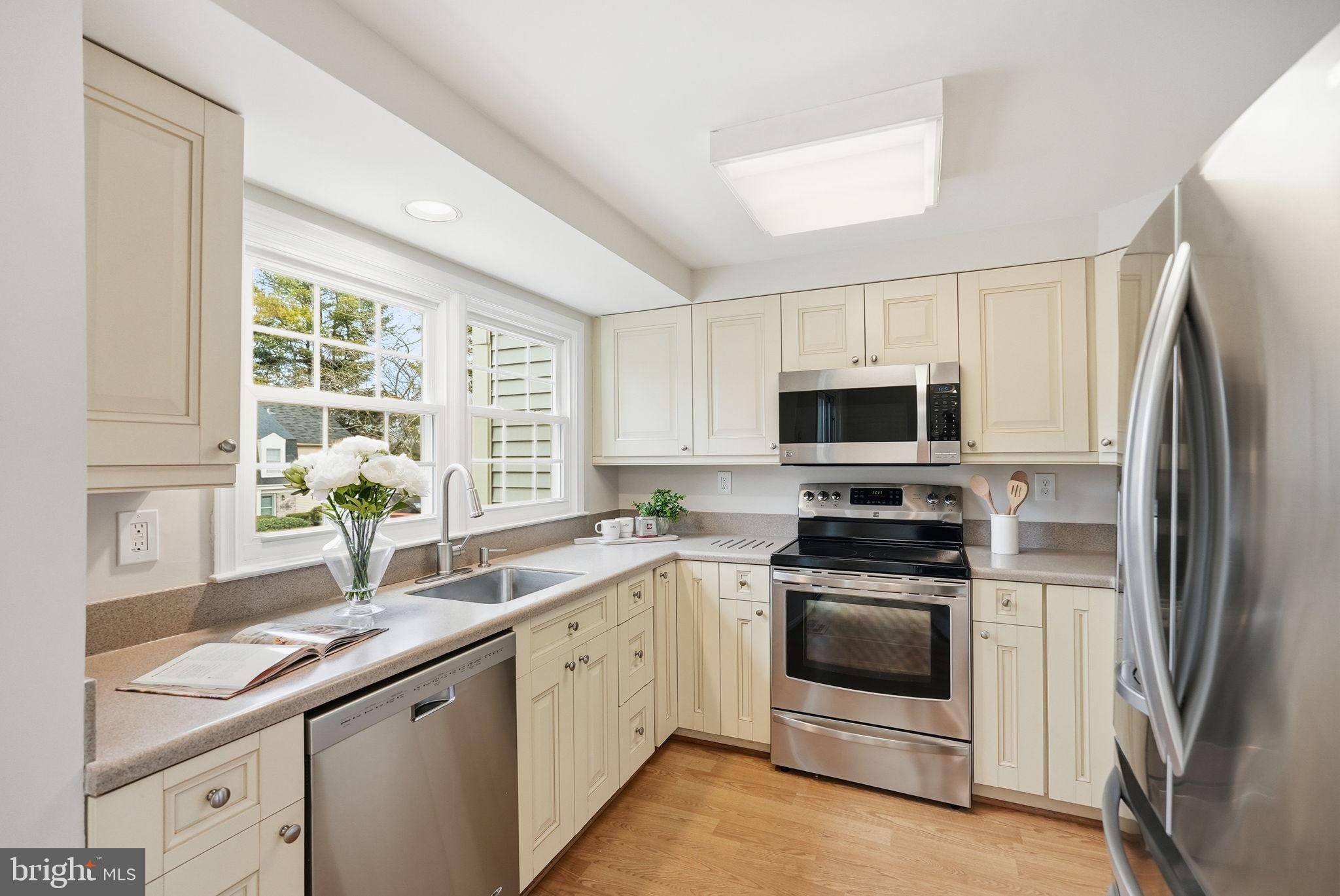 8647 Hawk Run Terrace Gaithersburg, MD 20886 - Photo 4 of 22 Gourmet Kitchen with Stainless Steel Appliances