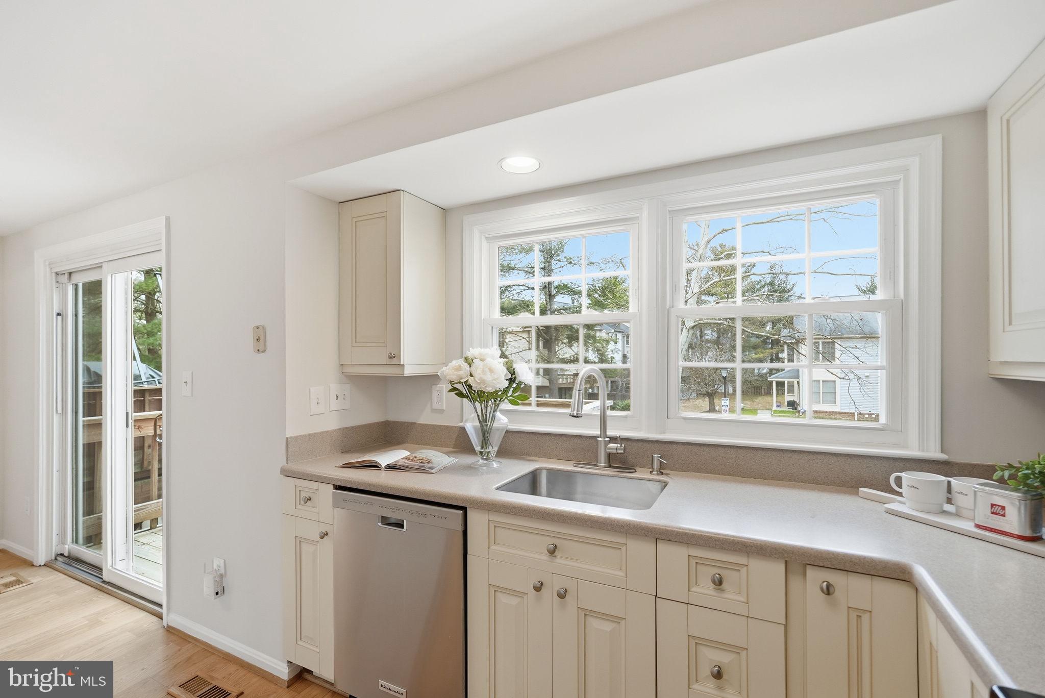8647 Hawk Run Terrace Gaithersburg, MD 20886 - Photo 5 of 22 Gourmet Kitchen Overlooking Rear Deck
