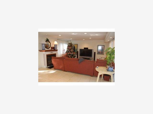 893 Madonna Way Los Altos, CA 94024 - Photo 3 of 8