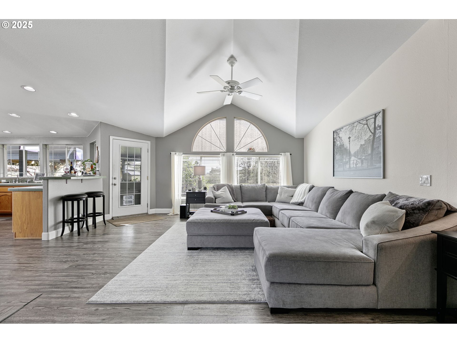 190 Oak Street Monroe, OR 97456 - Photo 16 of 42 Family Room