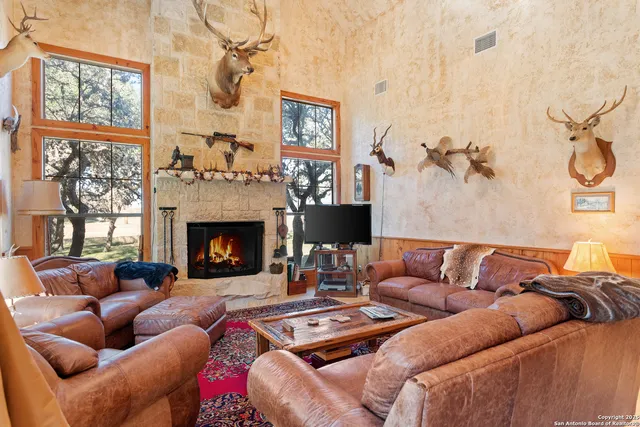 $995,000 | 950 River Road, Utopia, TX 78884