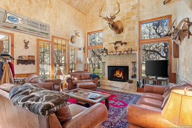 $995,000 | 950 River Road, Utopia, TX 78884