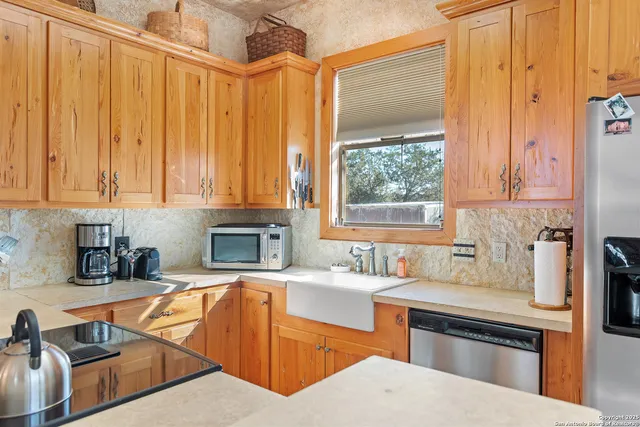 $995,000 | 950 River Road, Utopia, TX 78884