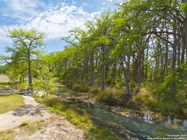 $995,000 | 950 River Road, Utopia, TX 78884