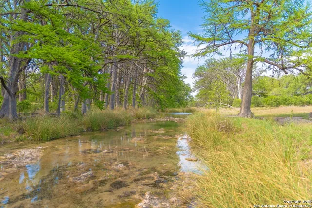 $995,000 | 950 River Road, Utopia, TX 78884