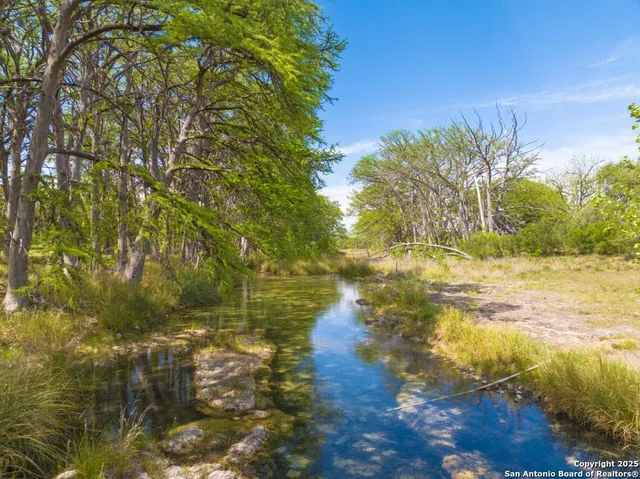 $995,000 | 950 River Road, Utopia, TX 78884