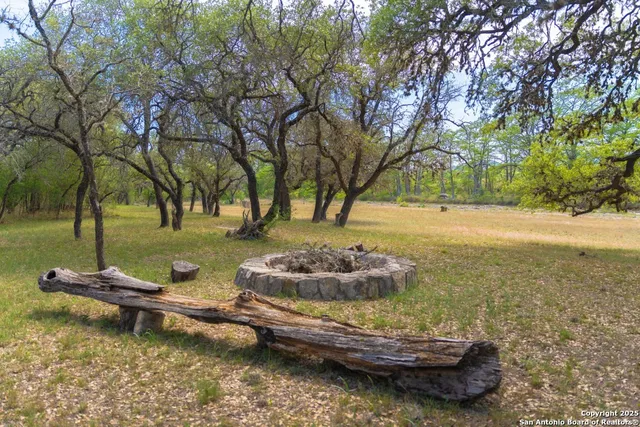 $995,000 | 950 River Road, Utopia, TX 78884